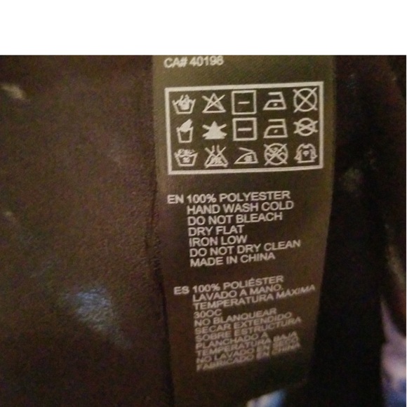 Forever 21 Hi- low shark shirt size small - Picture 8 of 8